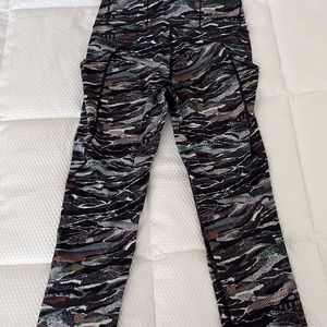Lululemon 7/8 tight multi color